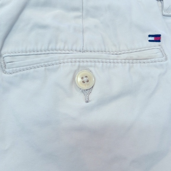 TOMMY HILFIGER- Men's Cream Shorts 🩳 - Picture 7 of 8